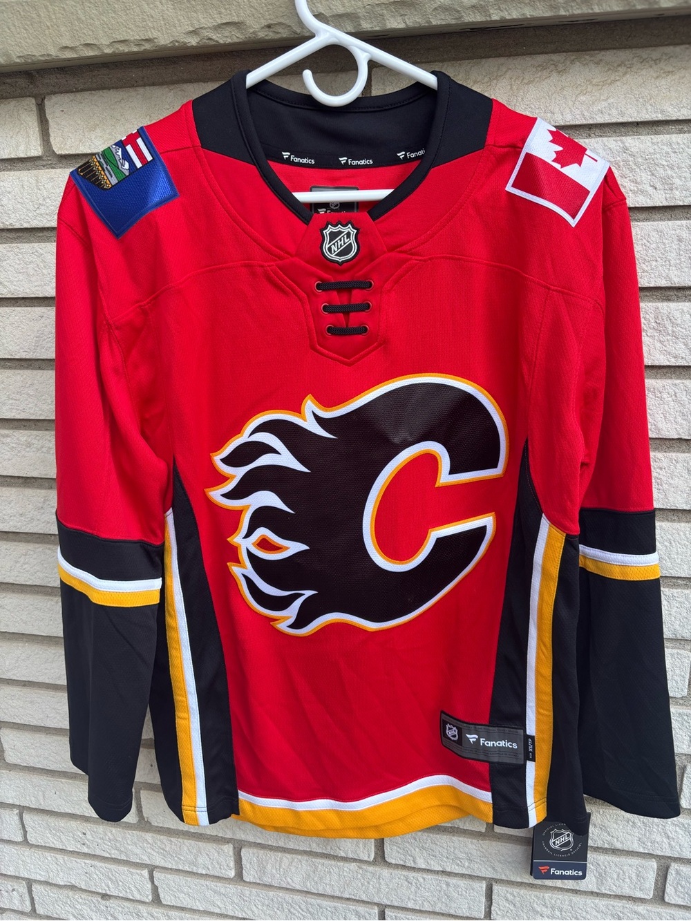 Men’s Calgary Flames Jersey (NWT)